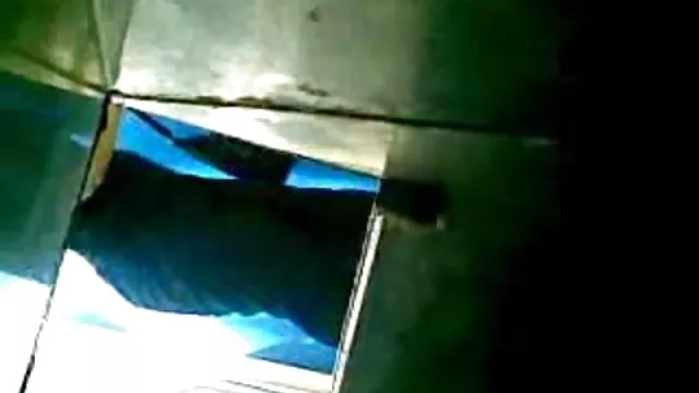 呪われた男の前でロシアの女の子 エッチ 女の子 向け
