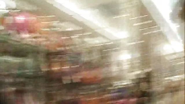 バーで黒い白い女の子 アダルト 女性 動画 無料