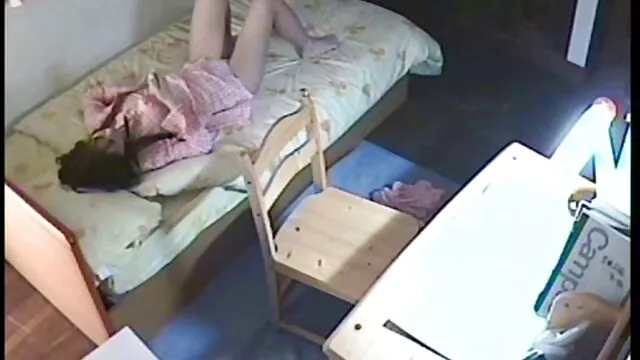 お金のために、女の子は二つの薬に彼女の猫を与えた 女の子 おすすめ av