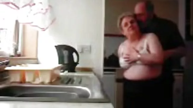 一部の女性は大きな雄鶏を求める av 女性 安心