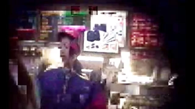 私は彼女のためにズボンと舌を持つ子供です 女性 素人 動画