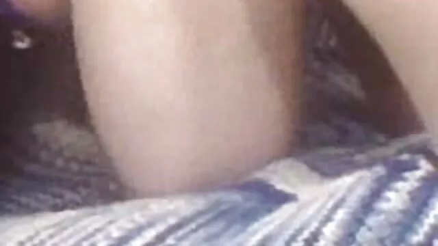 Lola膣の大きなゴムの陰茎 セックス 女の子 動画