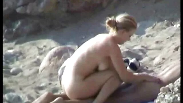 良いゲームと性映画の若い女の子 無料 動画 エッチ 女性