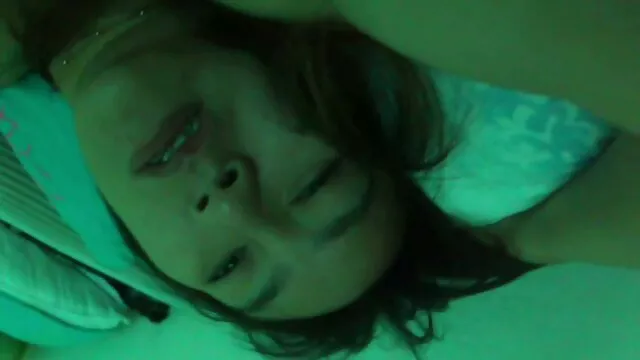 バンは鶏をつかんで口頭で終わらせました 女の子 向け エッチ な
