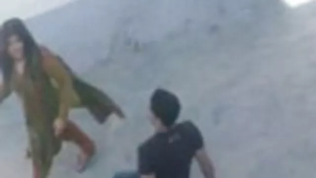禿げた男は彼女の処女膜から美しいブルネットを盗んだ 女の子 用 セックス 動画
