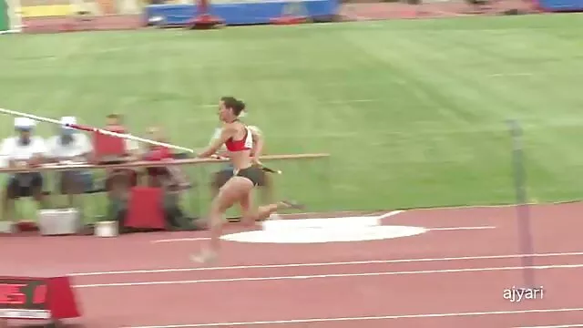 禿げた男は陰茎に禿げた雄牛を入れて、陰茎に刺激する 無料 動画 エッチ 女性