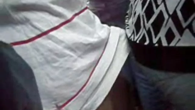 ロシアの魅力は素敵な小さなおっぱいを披露 女性 av 動画