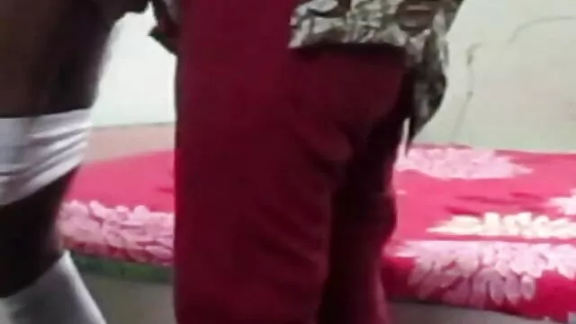 女の子は、彼女は、彼女の穴を奪うために彼女を取る 無料 動画 エッチ 女性